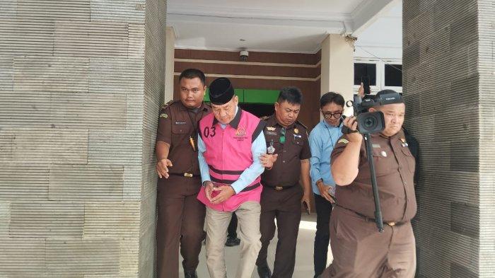 Pegawai PUPR Provinsi Gorontalo, Romen S Lantu jadi tersangka korupsi Kanal Tanggidaa, Kamis (05/12/2024).