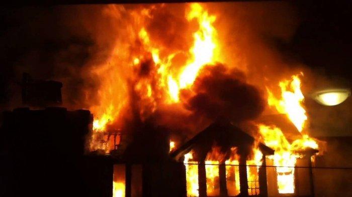 ILUSTRASI KEBAKARAN - Rumah dua lantai di Jalan Tanah Merdeka, Kelurahan Rambutan, Kecamatan Ciracas, Jakarta Timur terbakar pada Minggu (9/2/2025) pukul 02.38 WIB.