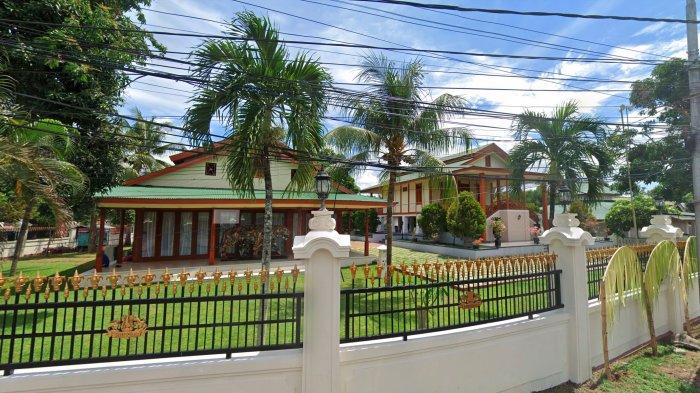 Rumah milik Rachmat Gobel di Gorontalo kebobolan maling. Ratusan juta rupiah uang hilang.