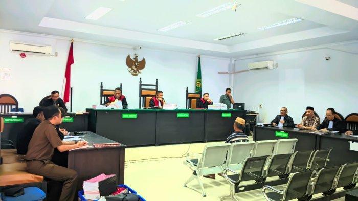 SIDANG KORUPSI : Saksi Korupsi Dana Bansos, Wilson Haji Mantan Kades Taludaa, Kecamatan Bone, Rabu (14/5/2025). FOTO: Herjianto Tangahu, TribunGorontalo.com