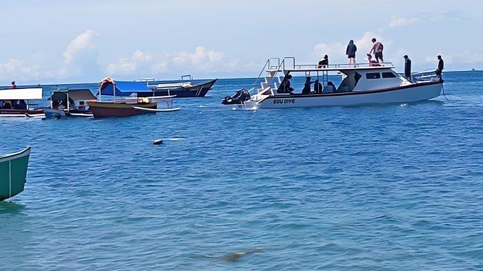 SPEEDBOAT -- Sebuah perahu cepat (speedboat) bertuliskan EDU DIVE diduga langgar aturan interaksi di kawasan Hiu Paus Gorontalo, Kamis (3/4/2025). Pengelola pun menegur keras pengemudi speedboat tersebut.