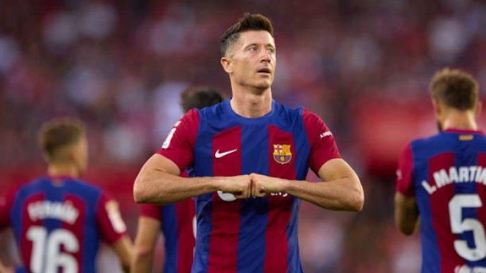 Selebrasi Robert Lewandowski usai mencetak gol ke gawang Sevilla, Senin (27/5/2024) dini hari WIB.