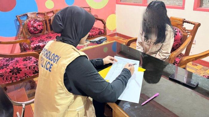 KORBAN PELECEHAN SEKSUAL - Seorang gadis berusia 14 tahun diperiksa oleh tim PPA Polda Gorontalo, 29 Januari 2025. Korban yang masih berstatus pelajar itu sempat dilecehkan oleh 20 pria. Delapan di antaranya ditetapkan sebagai tersangka oleh Polda Gorontalo.