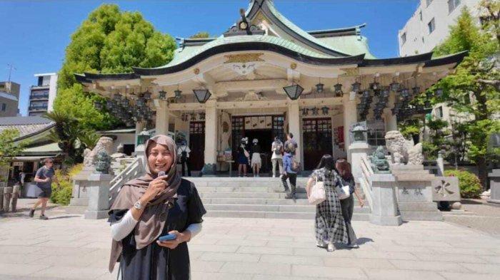 MAHASISWA BERPRESTASI - Sheptiani Ruamaningtias saat berada di Jepang. Sheptiani mewakili Indonesia dalam seminar internasional bertajuk “Innovative Education and Learning Resource” di Fukuyama, Jepang.