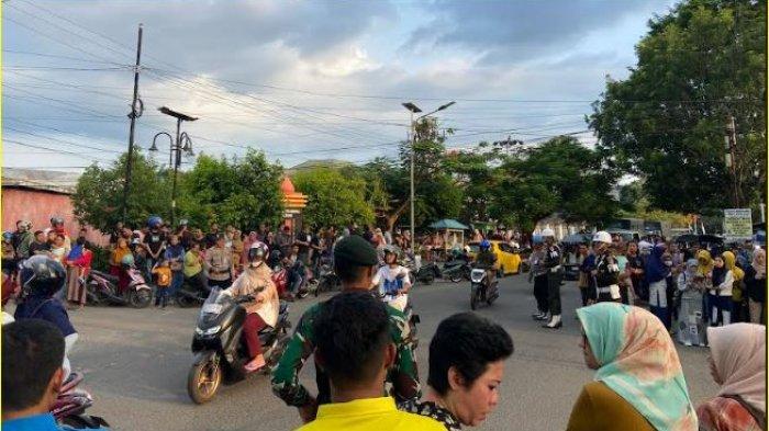 Suasana Jalan Irian Kota Gorontalo kawasan Kompi Bantuan Yonif 713/T pada sore ini, Minggu (21/4/2024).