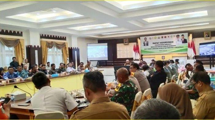 Suasana Rapat Kordinasi Penanganan Darurat Bencana Banjir, Banjir Bandang, dan Tanah Longsor di wilayah Provinsi Gorontalo, Selasa (16/7/2024)