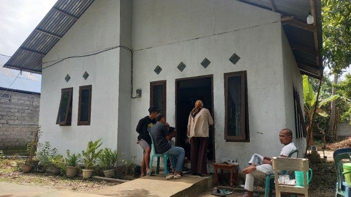 Suasana rumah nenek Denari Palowa (78) Warga Kelurahan Molosipat W, Kota Gorontalo, Provinsi Gorontalo yang hilang
