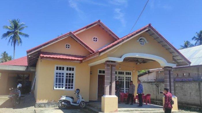 TKP - Rumah pengobatan menyimpang di Desa Ilotidea, Kabupaten Gorontalo. Hari ini Kamis 17 April 2025 rame-rame warga mendatangi warga.