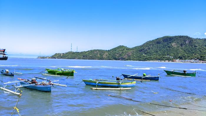 TSUNAMI -- Peringatan Tsunami di pesisir Kota Gorontalo sore ini Rabu 30 Juli 2025. BPBD minta warga tak panik.