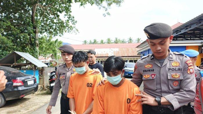 PENCURI KABEL - Potret dua tersangka pencurian kabel tembaga dihadirkan dalam konferensi pers di Polres Bone Bolango, pada Rabu (23/4/2025). Satu pelaku tidak dihadirkan karena masih di bawah umur.