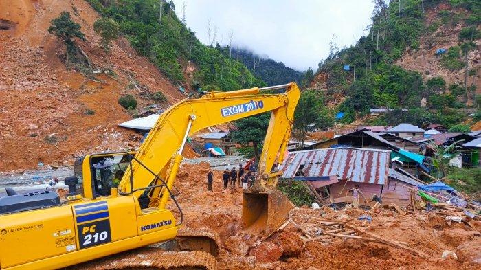 Tim SAR mengerahkan alat berat ekskavator ke lokasi longsor di Tambang Suwawa, Kabupaten Bone Bolang, Provinsi Gorontalo pada Selasa 9 Juli 2024