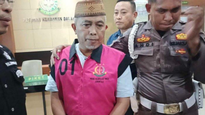 VONIS - Faisal Lahay divonis 2 tahun penjara pada kasus Korupsi Jalan Nani Wartabone Kota Gorontalo pada Kamis (6/3/2025). Faisal juga dijatuhi pidana tambahan berupa pembayaran uang pengganti sebesar Rp602,6 juta. Foto (TribunGorontalo.com/Arianto Panambang).