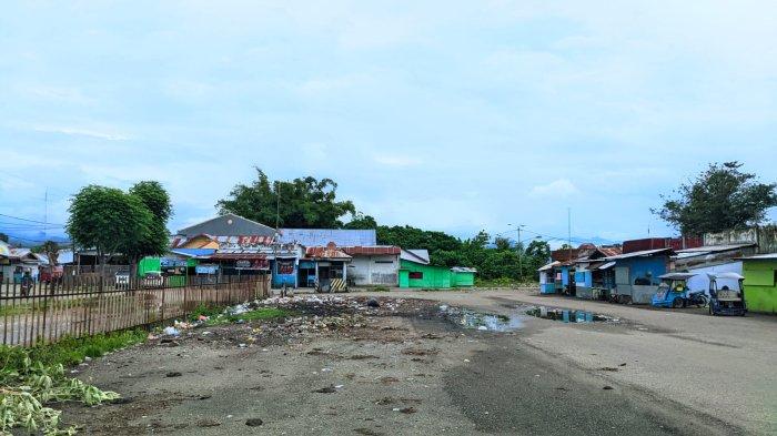 TERMINAL ANDALAS - Kondisi di pintu keluar Terminal Andalas Gorontalo, Jumat (21/3/2025). Warga Gorontalo curhat Terminal Andalas yang sepi dan tak terurus, minta dibenahi kembali seperti dulu.