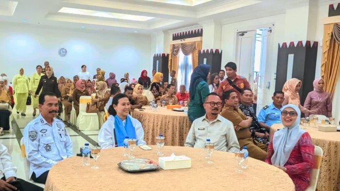 Wakil Menteri Pemberdayaan Perempuan, Veronica Tan ditemani pejabat Forkopimda Gorontalo, Senin (09/12/2024).