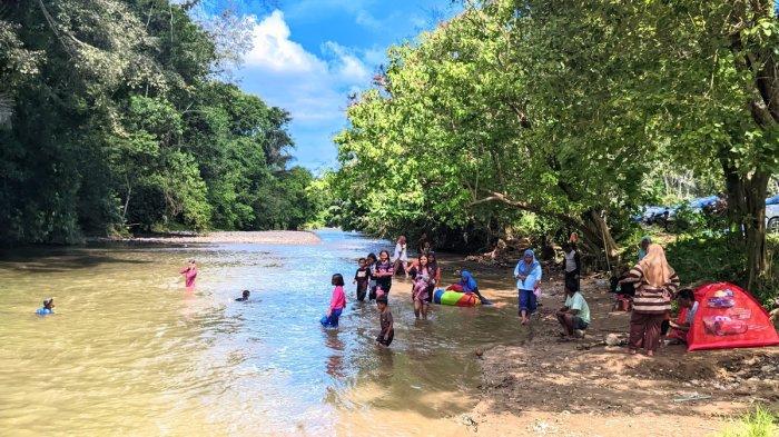 WISATA GORONTALO -- Wisata Botu Motoli’oluwo di Desa Longalo, Kecamatan Bulango Utara, Kabupaten Bone Bolango, Minggu (13/7/2025). Destinasi alam ini pernah viral hingga menyita perhatian wisatawan mancanegara.