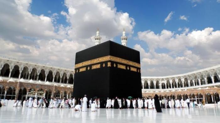 HAJI - Kabah di Makkah. Makkah ditutup sementara untuk ibadah umrah, hanya bisa dimasuki jemaah haji
