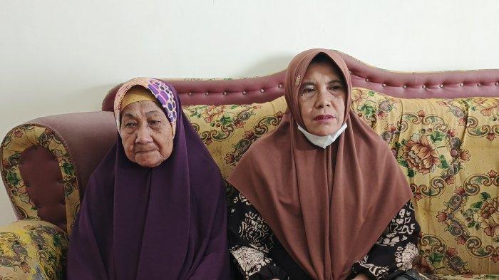 JAMAAH HAJI TERTUA - Maryam Pou (85) dan anaknya saat diwawancarai TribunGorontalo, Jumat (16/5/2025). Maryam terlihat bugar menjelang hari keberangkatan ke Tanah Suci meski sudah lansia berumur 85 tahun