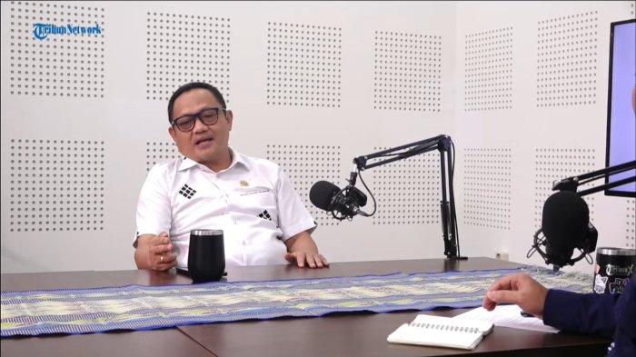 PODCAST PARLEMEN - Ketua DPRD Kota Gorontalo saat podcast di Studio TribunGorontalo.com, Rabu (14/5/2025). Irwan mengatakan ia dulunya sangat susah hingga saat ini berkat perjuangan jadi Ketua DPRD.