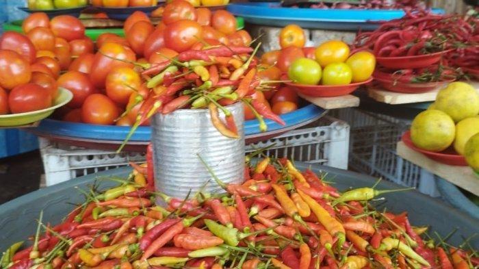 HARGA BAHAN POKOK - Beberapa Komoditi berupa tomat dan cabai di Ambon, Minggu (5/3/2023).  Harga bahan pokok di Kabupaten Gorontalo Utara Provinsi Gorontalo mengalami lonjakan harga.