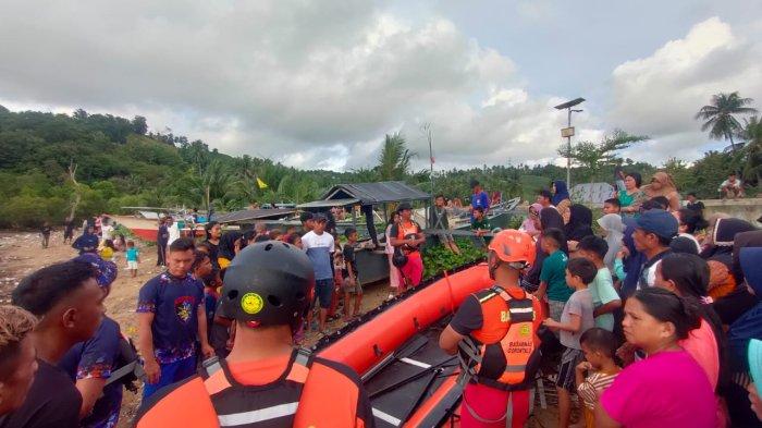 Tim SAR Gorontalo saat melakukan pencarian terhadap nelayan yang hilang di perairan Gorontalo Utara.