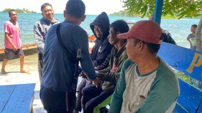 PELAKU BOM IKAN - Tiga terduga pelaku bom ikan di perairan Pohuwato, Gorontalo saat diamankan Polairud Polda Gorontalo. Dari hasil pemeriksaan awal, dua di antaranya diketahui merupakan residivis dalam kasus yang sama