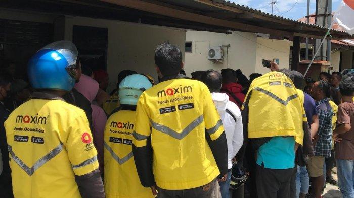 Insiden pengeroyokan driver bentor online di Gorontalo memicu reaksi para anggota komunitas ojol, Sabtu (19/10/2024).