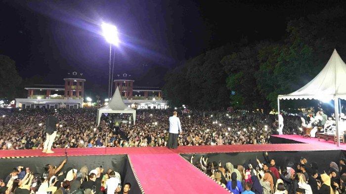 Konser Haddad Alwi membludak di Lapangan Taruna Remaja, Kota Gorontalo, Kamis malam (23/1/2025).