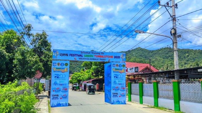TUMBILOTOHE GORONTALO : Persiapan Tumbilotohe di Kelurahan Siendeng, Kota Gorontalo, Rabu (26/3/2025). Siendeng menjadi lokasi pelaksanaan Festival Green Tumbilotohe 2025 tingkat Provinsi Gorontalo.