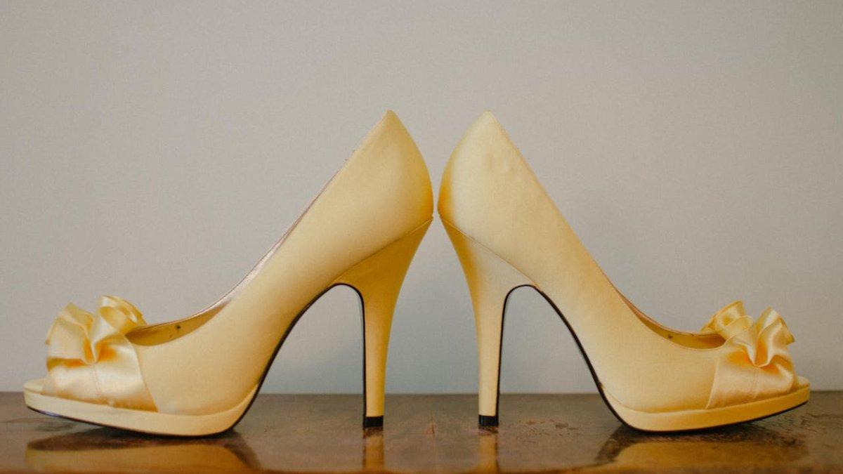 Ilustrasi - Penggunaan high heels yang aman untuk kesehatan kaki
