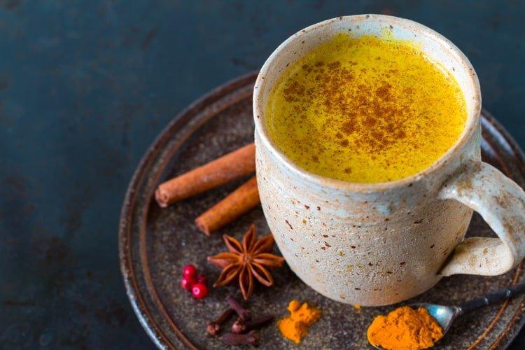 ilustrasi Latte Kunyit atau Turmeric Latte