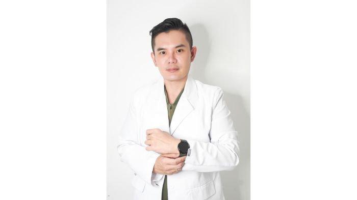 Profil dr. Orlen P. Sompotan M.Biomed (AAM), yang Dikenal Sebagai Facelift and Counturing Expert