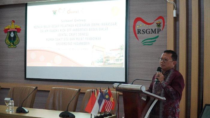 Sambuta Kepala BBPK Makassar. drg. Diono Susilo Yuskasran, MPH, dalam acara kick off akreditasi Badan Diklat RSGMP Unhas