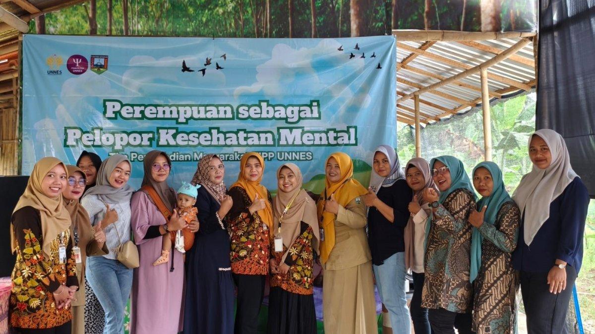 Tim dosen Fakultas Ilmu Pendidikan dan Psikologi (FIPP) Universitas Negeri Semarang (UNNES) menggelar kegiatan pengabdian kepada masyarakat pada Selasa, 20 Mei 2025 di Desa Sambirejo, Kabupaten Semarang, dengan tema Perempuan sebagai Pelopor Kesehatan Mental. Kegiatan ini diharapkan dapat mendorong perempuan untuk memahami, menjaga, dan memperkuat kesehatan mental baik bagi diri sendiri maupun orang-orang di sekitarnya.
