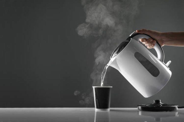 ilustrasi air panas, salah satu minuman yang tidak boleh dikombinasikan dengan madu