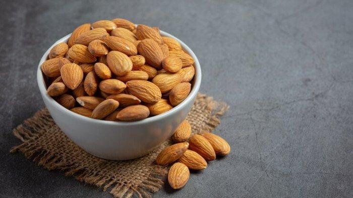 ilustrasi kacang almond, salah satu makanan yang harus dikonsumsi ibu menyusui untuk memperbanyak dan memperlancar produksi ASI