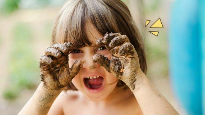 ilustrasi anak yang sedang bermain tanah