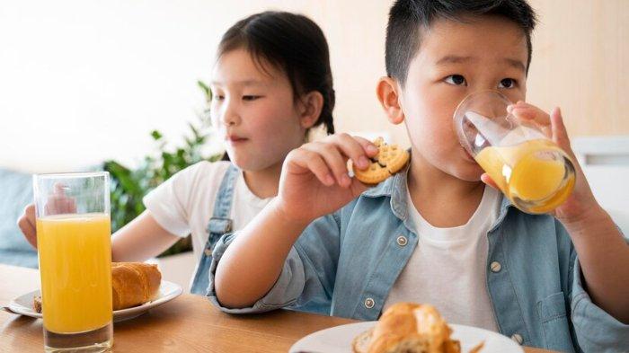 Ilustrasi anak yang makan terus-menerus dan tak mau berhenti makan, begini cara mengatasinya