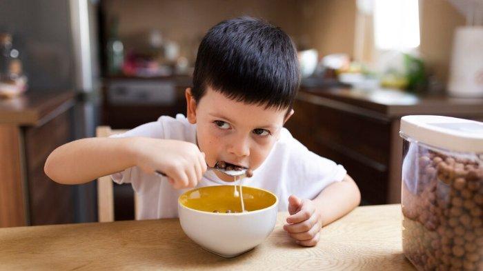 Ilustrasi anak makan sarapan