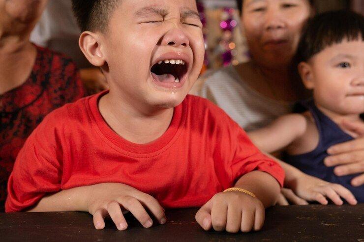 ilustrasi anak yang sedang tantrum di depan umum