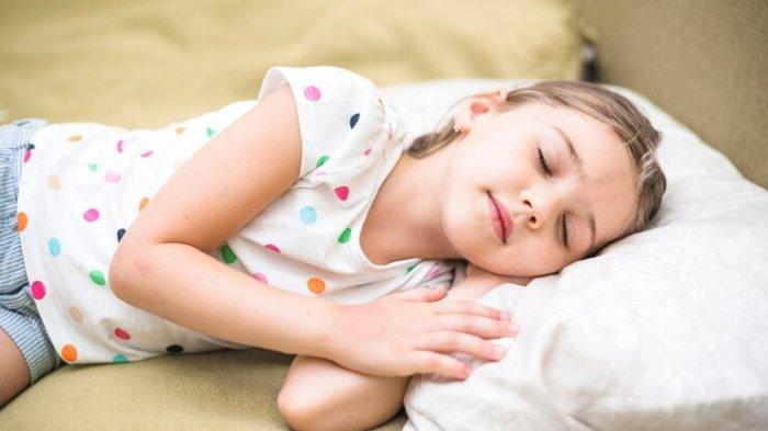 Ilustrasi anak tidur siang, berikut manfaat tidur siang untuk dukung tumbuh kembang anak