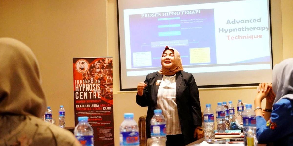 Wakil Dekan Bidang Kemitraan, Riset, Inovasi, dan Alumni FKG Unhas, drg. Erni Marlina, Ph.D., Sp.PM.Subsp., Inf(K).