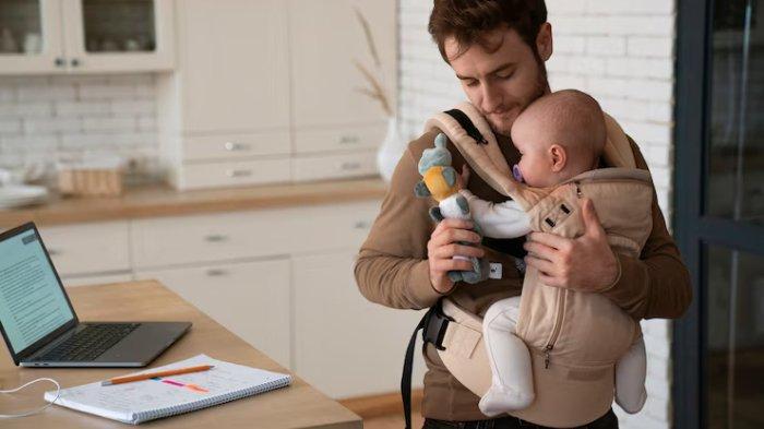 Ilustrasi suami mengurus bayi, salah satu hal yang bisa dilakukan untuk mendukung istri