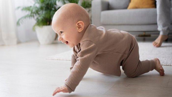 Ilustrasi bayi merangkak, berikut ini beberapa cara menstimulasi bayi agar merangkak dengan lincah