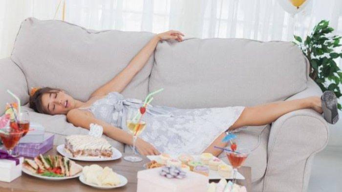 ilustrasi berbaring setelah makan