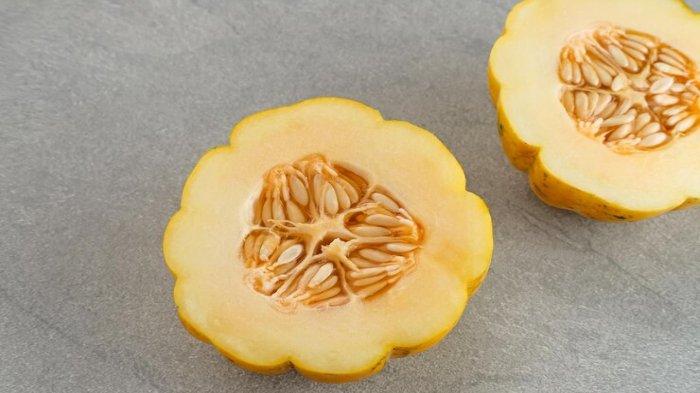 Ilustrasi blewah, salah satu buah yang cocok dikonsumsi saat cuaca panas, dapat mencegah dehidrasi