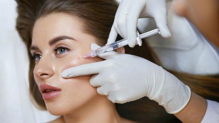 ilustrasi seseorang yang melakukan suntik botox