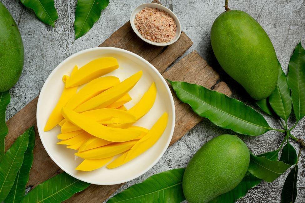 ilustrasi buah mangga, buah yang bagus dikonsumsi ibu hamil