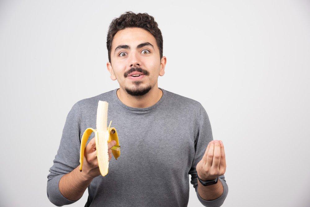 ilustrasi konsumsi buah pisang