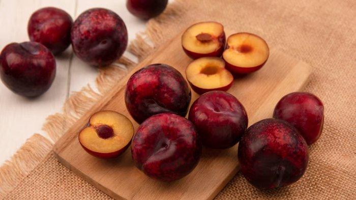 Ilustrasi buah plum