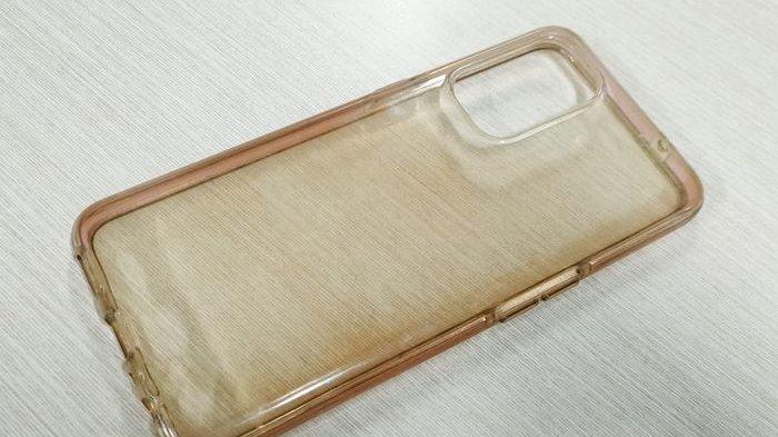 Cara membersihkan casing hp yang menguning